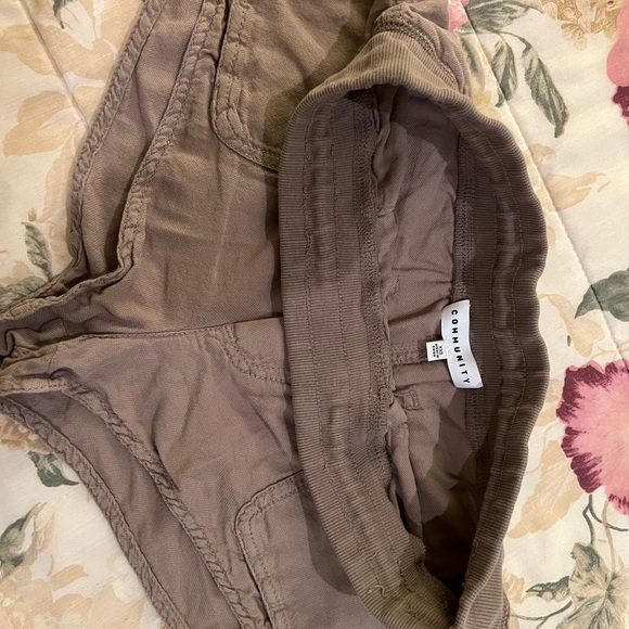 Community short - Picture 2 of 3